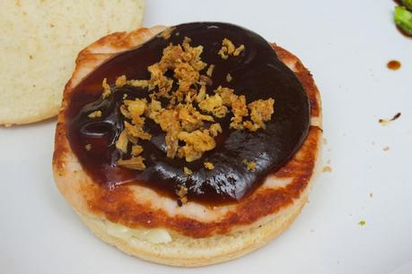 hamburguesa de pollo a la barbacoa y brócoli