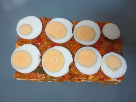 Lasaña de pisto, atún y huevo (Sin horno)