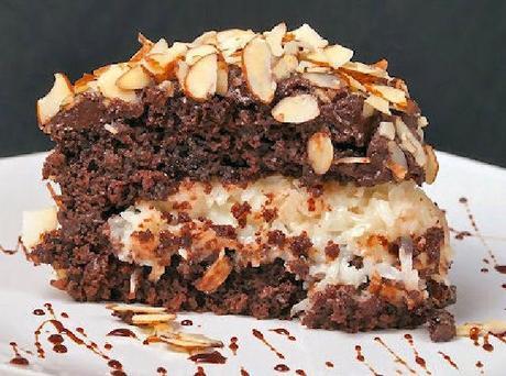 pastel de chocolate con almendras fileteadas