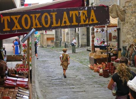 Mercado medieval de Artziniega y banderines medievales descargables1