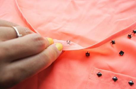 Diy customizar camiseta con tachuelas4