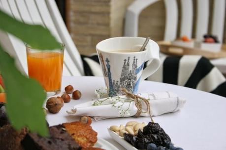 Desayuno al aire libre con la nueva laza New Wave Barcelona de Villeroy & Boch2