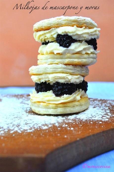 MILHOJAS DE MASCARPONE A LA VAINILLA Y MORAS