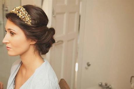 Tocados dorados para novias