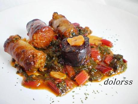 Cazuela de longanizas con acelgas rojas