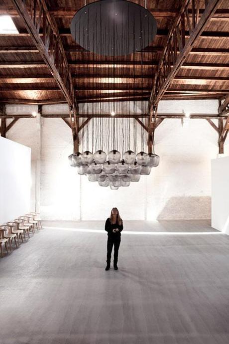 Aldea de cubos blancos diseñada por Norm Architects para el showroom de ‘&tradicion;’