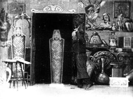 Cinecritica: The Haunted Curiosity Shop