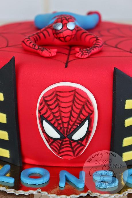 TARTA FONDANT SPIDERMAN PARA ALONSO
