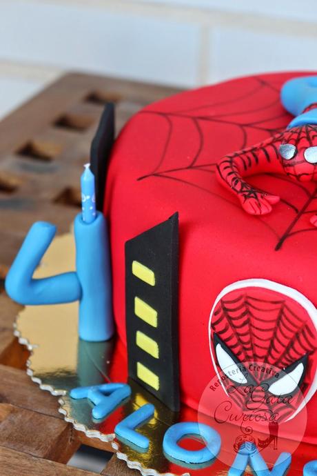 TARTA FONDANT SPIDERMAN PARA ALONSO