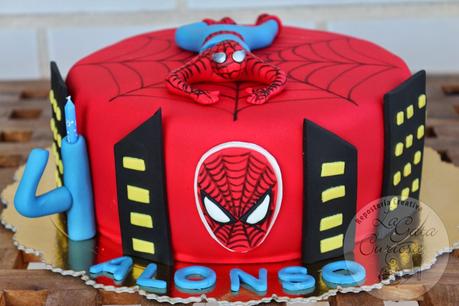 TARTA FONDANT SPIDERMAN PARA ALONSO