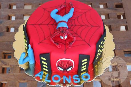 TARTA FONDANT SPIDERMAN PARA ALONSO
