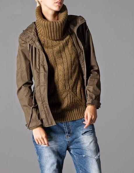 KHAKI, SIMPLY A MUST.-