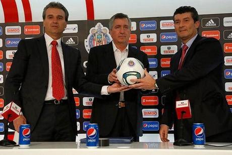 Chepo de la Torres presentado en Chivas Liga mx