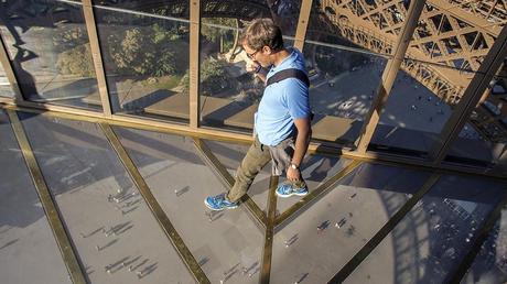 La Torre Eiffel tiene nuevo suelo, te atreves ?