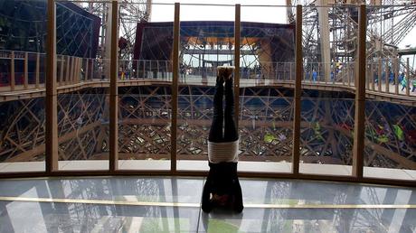 La Torre Eiffel tiene nuevo suelo, te atreves ?