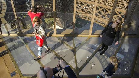 La Torre Eiffel tiene nuevo suelo, te atreves ?