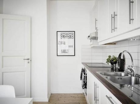 INTERIORES DELICADOS EN  PURO BLANCO EN UNA VIVIENDA DE 45 M2