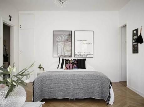 INTERIORES DELICADOS EN  PURO BLANCO EN UNA VIVIENDA DE 45 M2