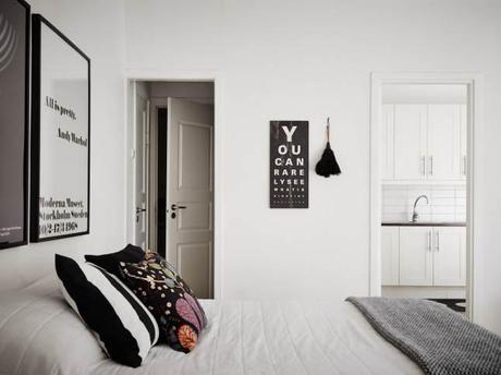 INTERIORES DELICADOS EN  PURO BLANCO EN UNA VIVIENDA DE 45 M2