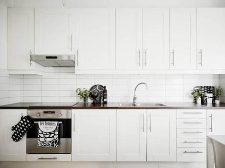 INTERIORES DELICADOS EN  PURO BLANCO EN UNA VIVIENDA DE 45 M2