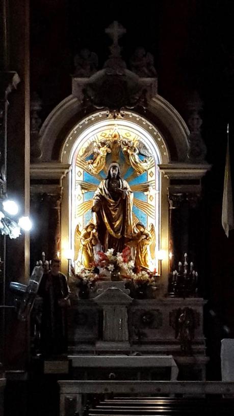 Enrejada y con una topadora esperando: Desde París a Buenos Aires con nosotros la  Parroquia de Nuestra Señora de Las Victorias.