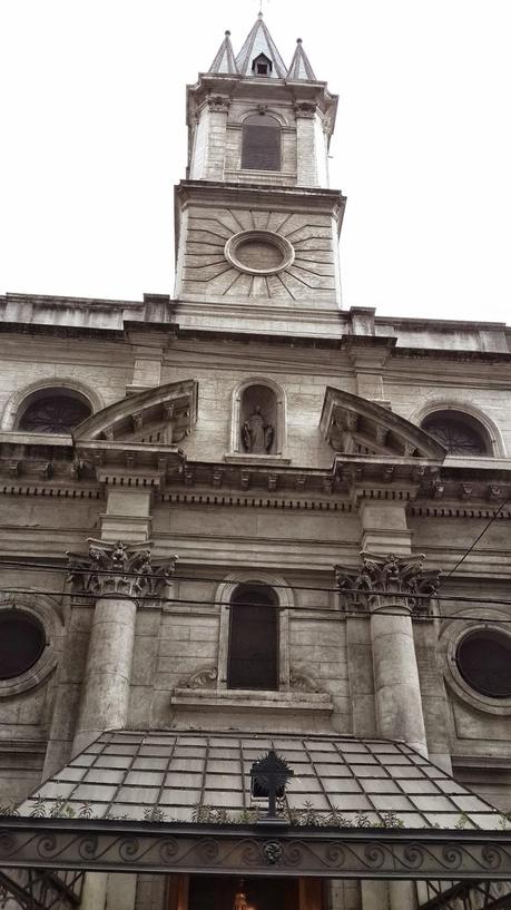 Enrejada y con una topadora esperando: Desde París a Buenos Aires con nosotros la  Parroquia de Nuestra Señora de Las Victorias.