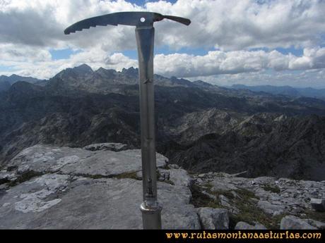 Ruta por el Macizo Occidental de Picos de Europa: Cabezo Llerosos (1.794 m.)