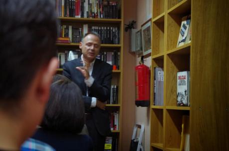 Presentación en Madrid de El hombre de la máscara de Espejos(Vicente Garrido y Nieves Abarca)