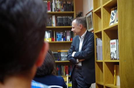 Presentación en Madrid de El hombre de la máscara de Espejos(Vicente Garrido y Nieves Abarca)