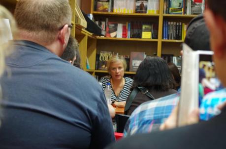 Presentación en Madrid de El hombre de la máscara de Espejos(Vicente Garrido y Nieves Abarca)