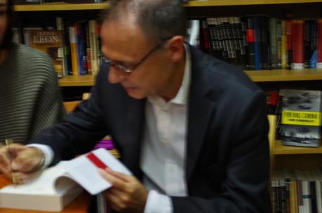 Presentación en Madrid de El hombre de la máscara de Espejos(Vicente Garrido y Nieves Abarca)