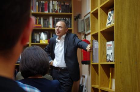 Presentación en Madrid de El hombre de la máscara de Espejos(Vicente Garrido y Nieves Abarca)