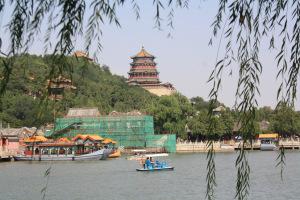 Palacio de verano con su colina, templo y palacio
