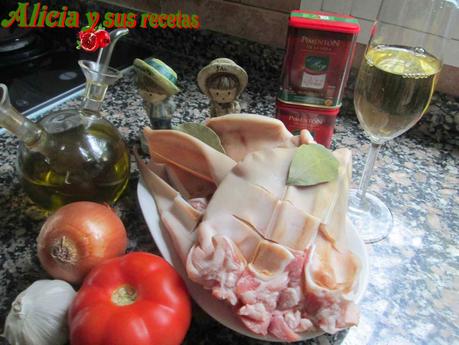 OREJAS DE CERDO ESTOFADAS