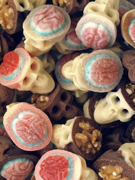 Chocolate Skulls Gone Nuts :: calaveras de chocolate y cerebro de uez