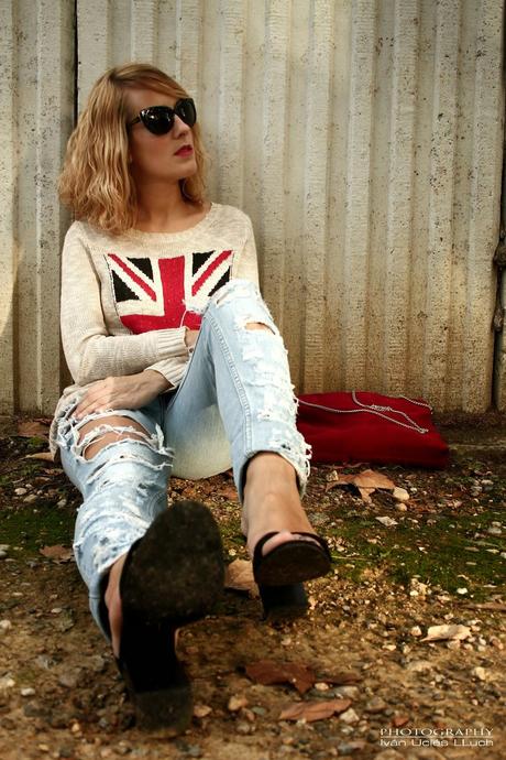 Ripped jeans, England sweater