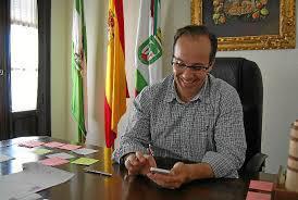 El alcalde de Hinojos con el whatsapp
