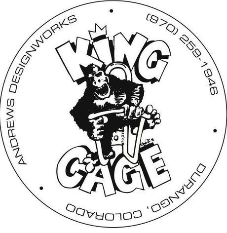 King Cage produce novedosos porta bidones.