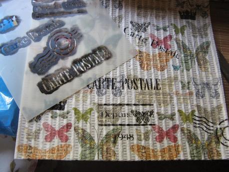 Decoupage y estarcido en una alfombrilla