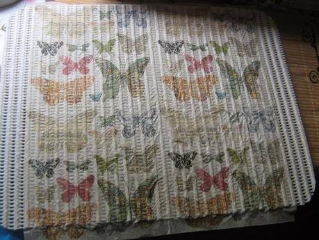 Decoupage y estarcido en una alfombrilla