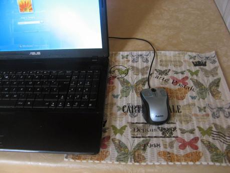 Decoupage y estarcido en una alfombrilla