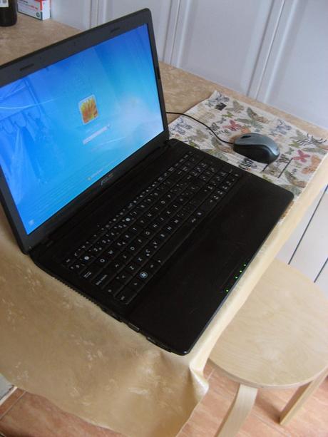 Decoupage y estarcido en una alfombrilla Decoupage y estarcido en una alfombrilla