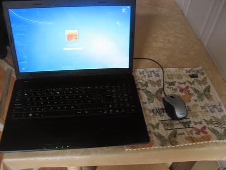 Decoupage y estarcido en una alfombrilla Decoupage y estarcido en una alfombrilla