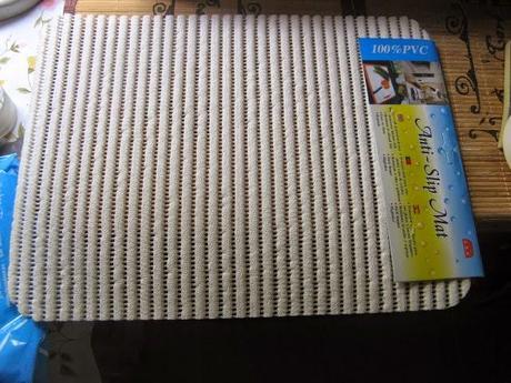 Decoupage y estarcido en una alfombrilla