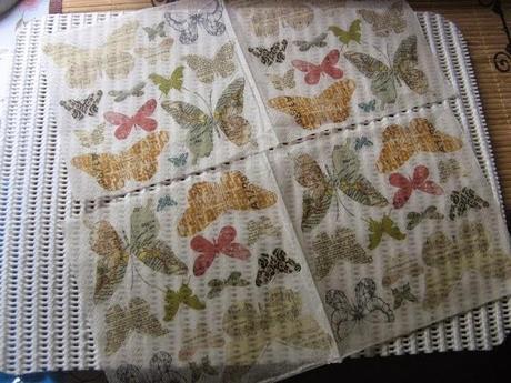 Decoupage y estarcido en una alfombrilla