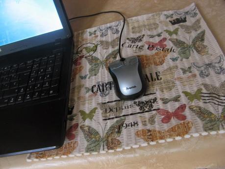 Decoupage y estarcido en una alfombrilla Decoupage y estarcido en una alfombrilla