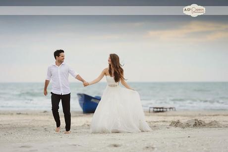 Una postboda romántica a orillas del mar