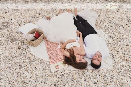 Una postboda romántica a orillas del mar