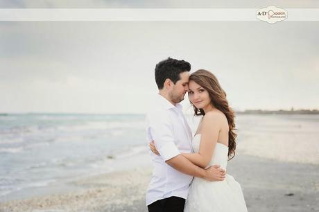 Una postboda romántica a orillas del mar