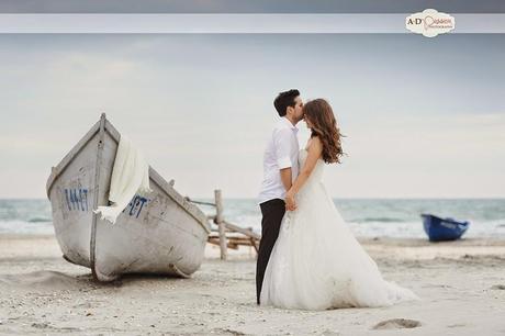 Una postboda romántica a orillas del mar